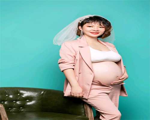 杨怡宣布怀孕后首次露面采访，七个月肚子依然
